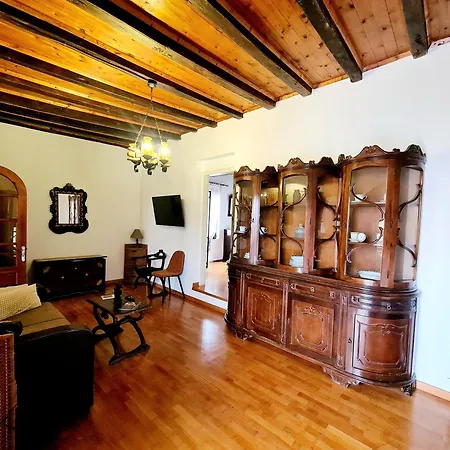 Shades Of Wood Old Town