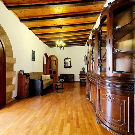 Apartment Shades Of Wood Old Town