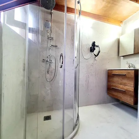 Shades Of Wood Old Town Apartment *