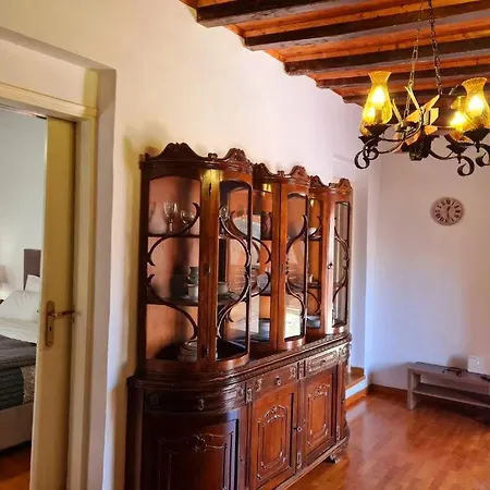 Shades Of Wood Old Town * Rhodes City