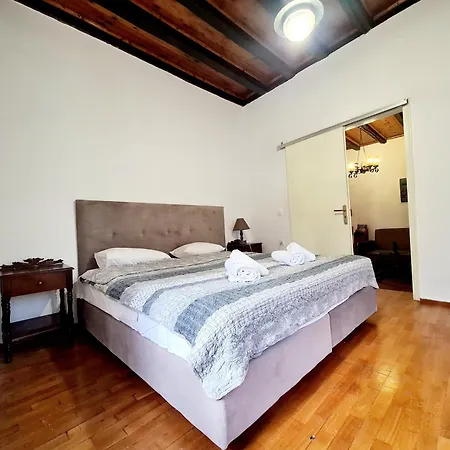 Shades Of Wood Old Town