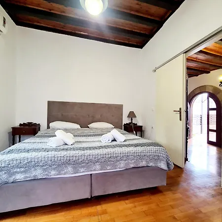 Apartment Shades Of Wood Old Town *