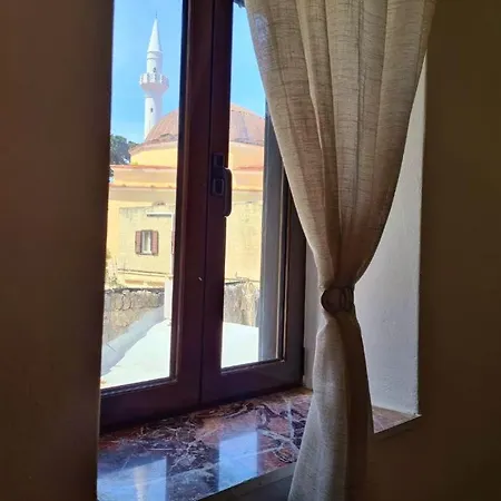 Shades Of Wood Old Town *