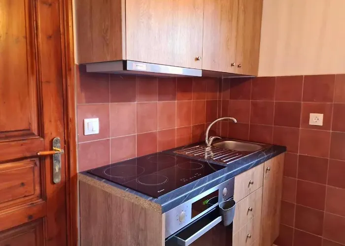 Shades Of Wood Old Town Apartment *