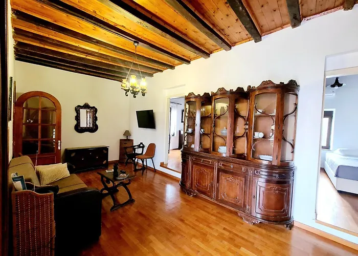 Shades Of Wood Old Town