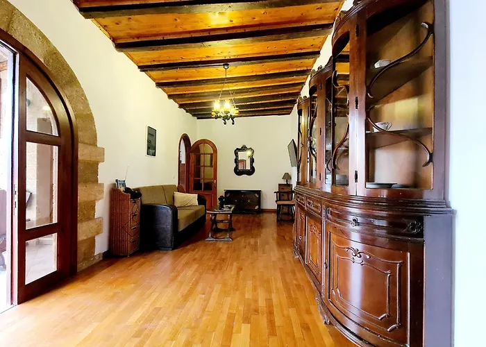 Apartment Shades Of Wood Old Town