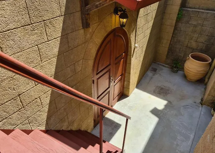 Shades Of Wood Old Town Apartment *