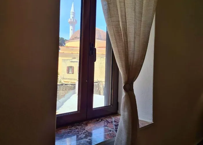 Shades Of Wood Old Town *